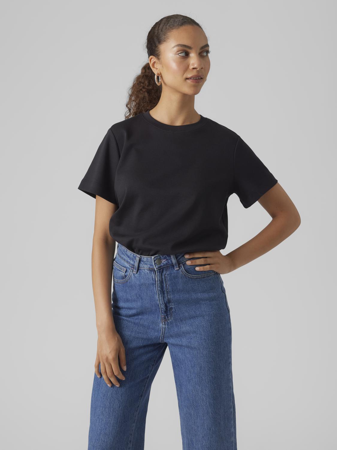 model_shot-front